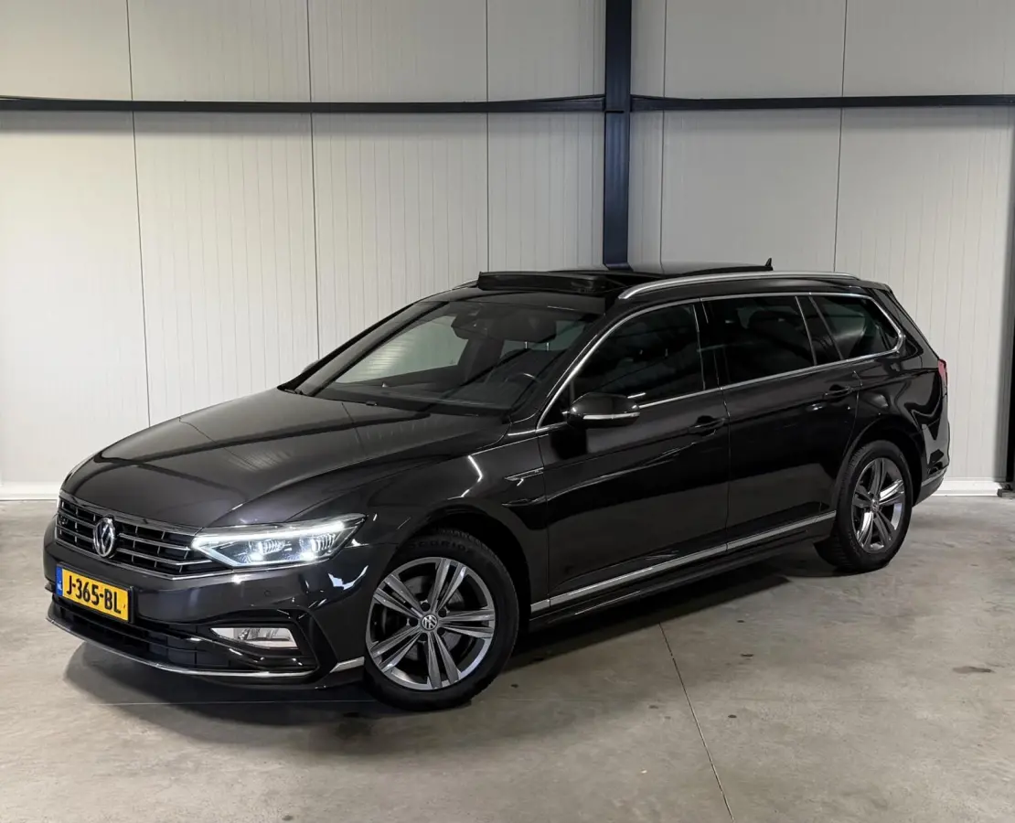 1.6 TDI R-line Pano Virtual Trekhaak Stoelverwarming NAP