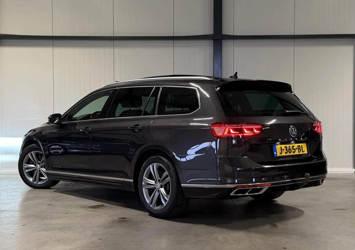 1.6 TDI R-line Pano Virtual Trekhaak Stoelverwarming NAP