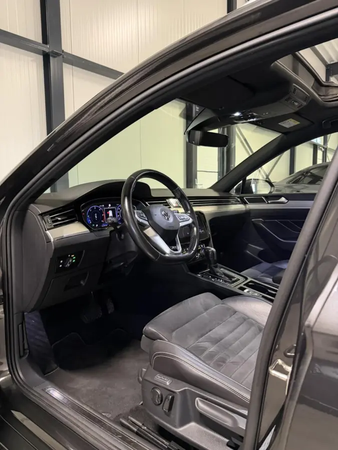 1.6 TDI R-line Pano Virtual Trekhaak Stoelverwarming NAP