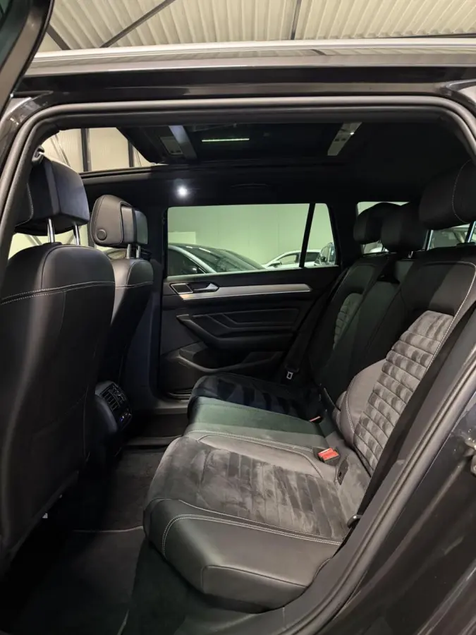 1.6 TDI R-line Pano Virtual Trekhaak Stoelverwarming NAP