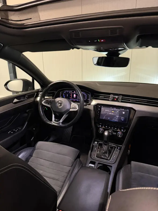 1.6 TDI R-line Pano Virtual Trekhaak Stoelverwarming NAP