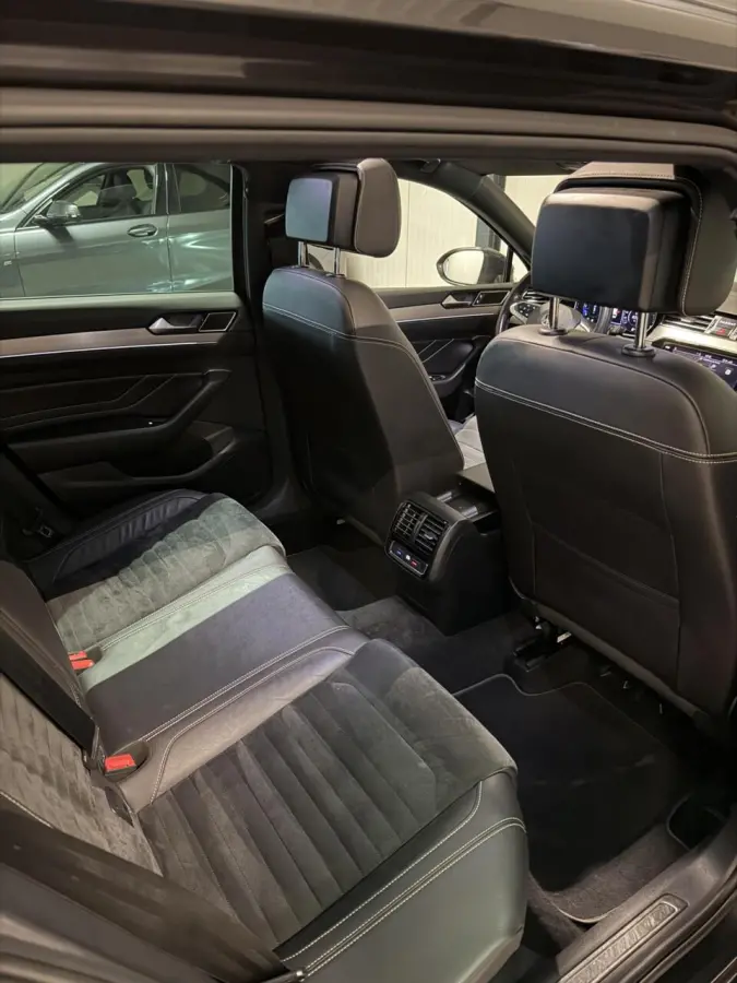 1.6 TDI R-line Pano Virtual Trekhaak Stoelverwarming NAP