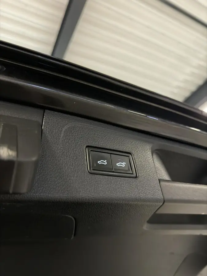 1.6 TDI R-line Pano Virtual Trekhaak Stoelverwarming NAP