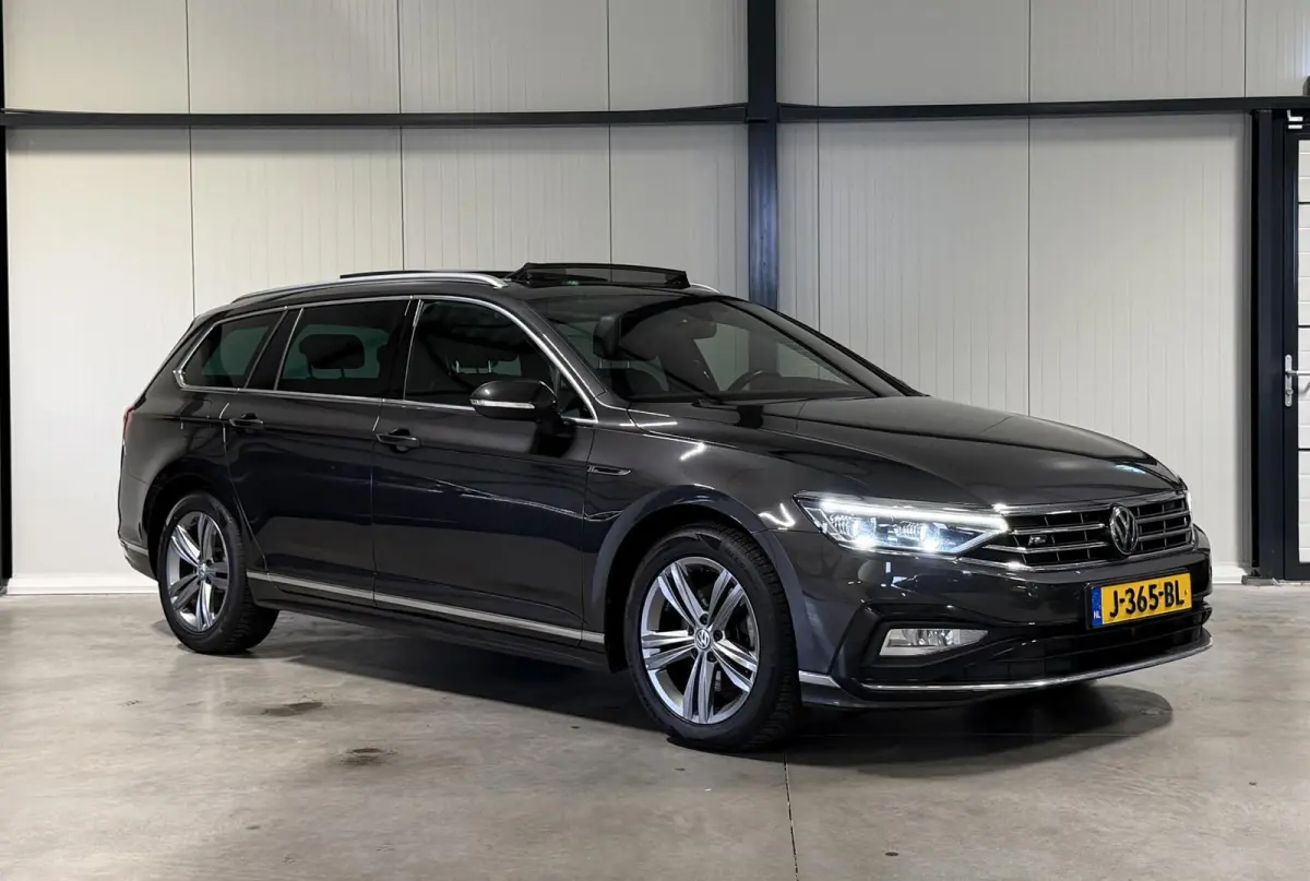 1.6 TDI R-line Pano Virtual Trekhaak Stoelverwarming NAP