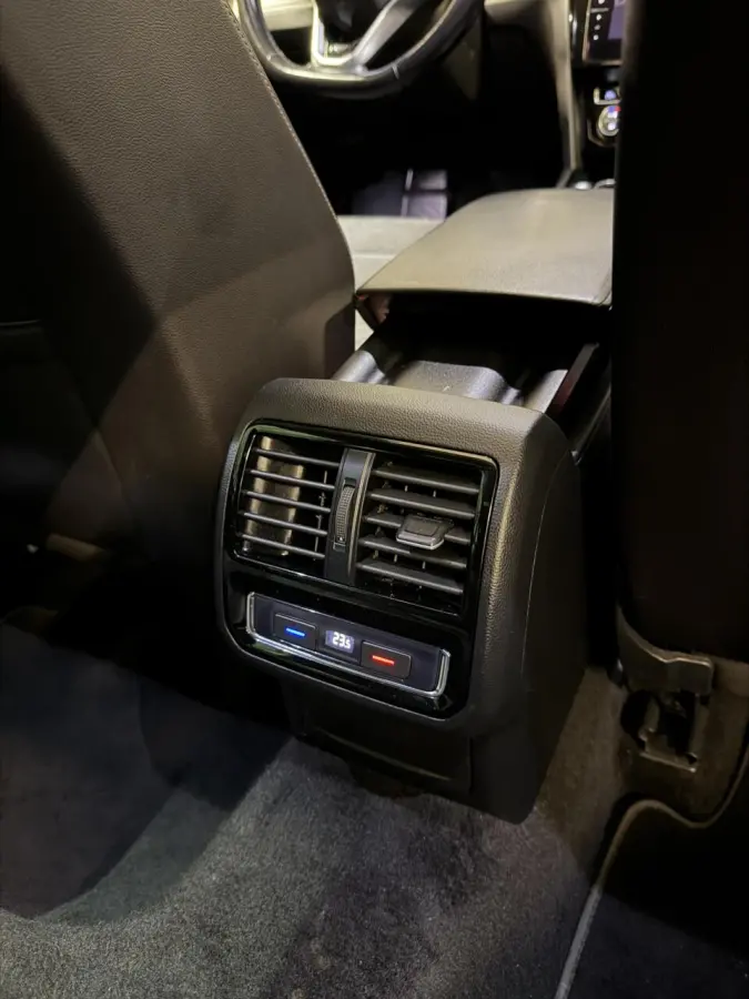 1.6 TDI R-line Pano Virtual Trekhaak Stoelverwarming NAP