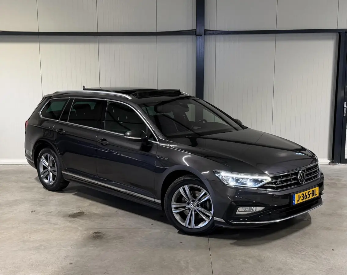 1.6 TDI R-line Pano Virtual Trekhaak Stoelverwarming NAP