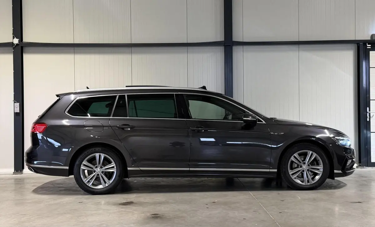 1.6 TDI R-line Pano Virtual Trekhaak Stoelverwarming NAP