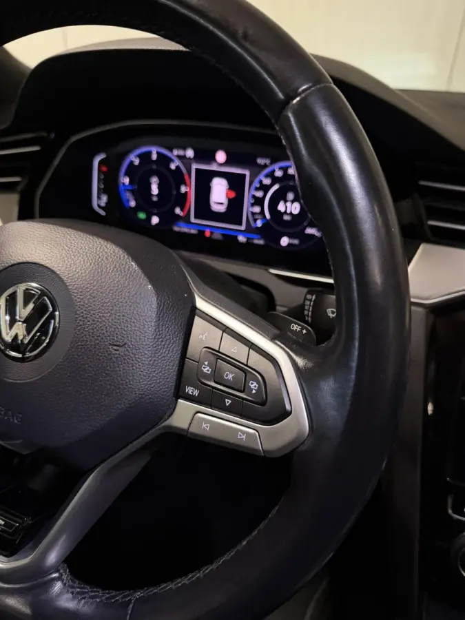 1.6 TDI R-line Pano Virtual Trekhaak Stoelverwarming NAP