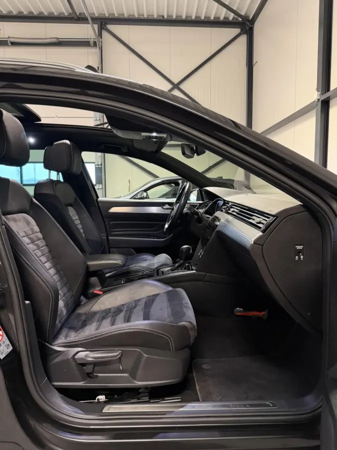 1.6 TDI R-line Pano Virtual Trekhaak Stoelverwarming NAP