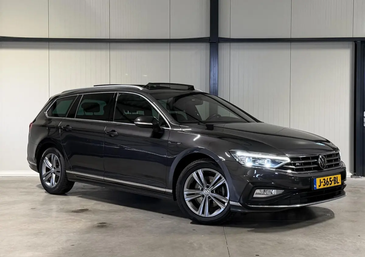1.6 TDI R-line Pano Virtual Trekhaak Stoelverwarming NAP