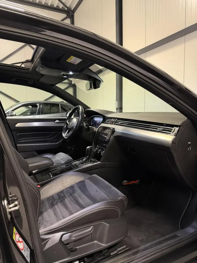 1.6 TDI R-line Pano Virtual Trekhaak Stoelverwarming NAP