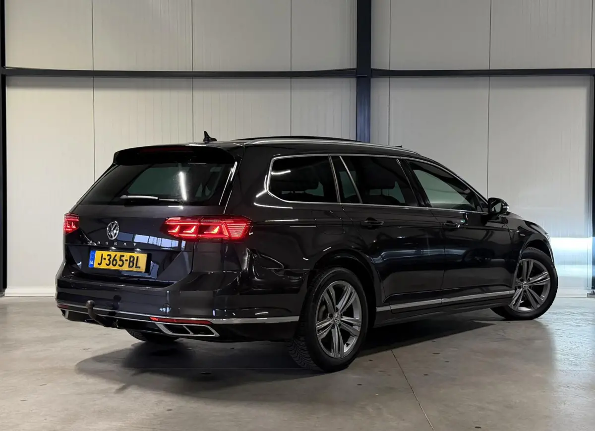 1.6 TDI R-line Pano Virtual Trekhaak Stoelverwarming NAP