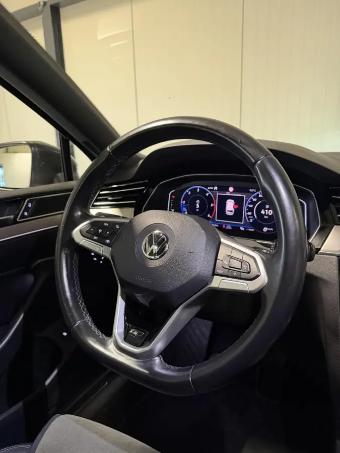 1.6 TDI R-line Pano Virtual Trekhaak Stoelverwarming NAP