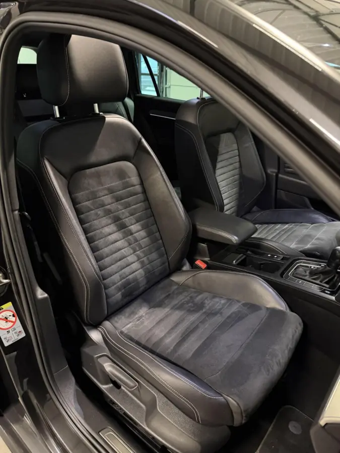 1.6 TDI R-line Pano Virtual Trekhaak Stoelverwarming NAP