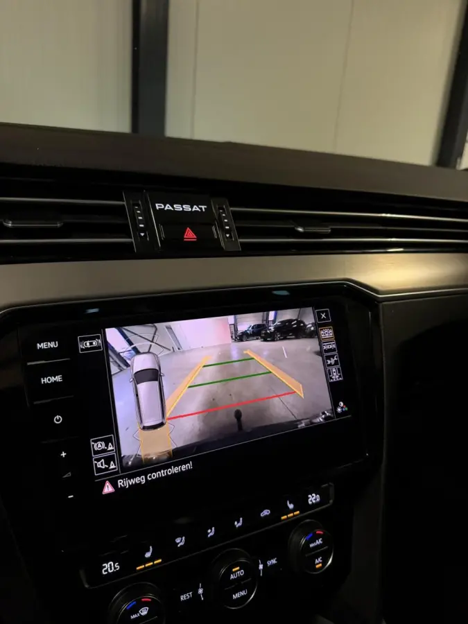 1.6 TDI R-line Pano Virtual Trekhaak Stoelverwarming NAP