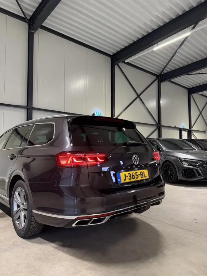 1.6 TDI R-line Pano Virtual Trekhaak Stoelverwarming NAP