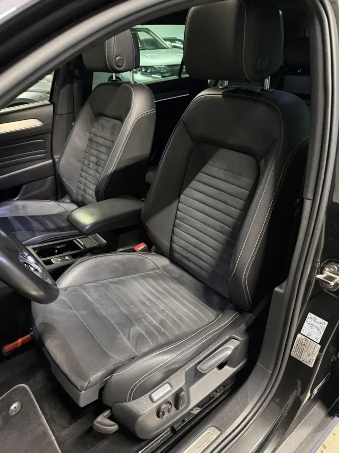 1.6 TDI R-line Pano Virtual Trekhaak Stoelverwarming NAP
