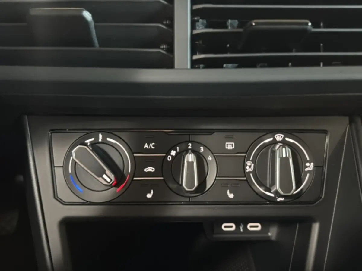 1.0 MPI STOELVERW/CARPLAY/DAB MEER KLEUREN BESCHIKBAAR
