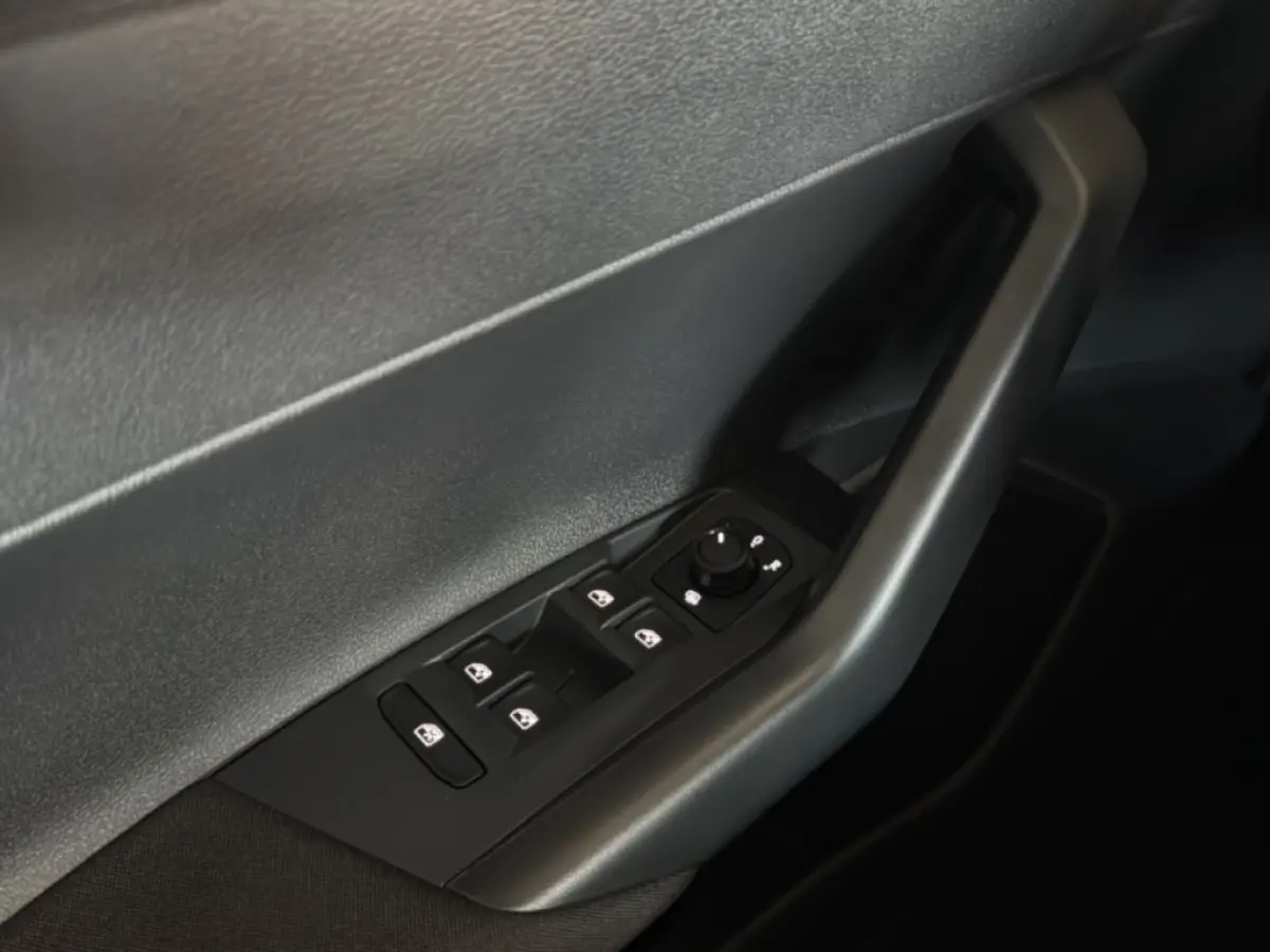 1.0 MPI STOELVERW/CARPLAY/DAB MEER KLEUREN BESCHIKBAAR