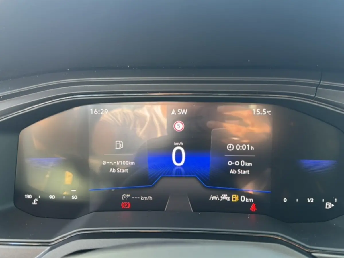 1.0 MPI STOELVERW/CARPLAY/DAB MEER KLEUREN BESCHIKBAAR