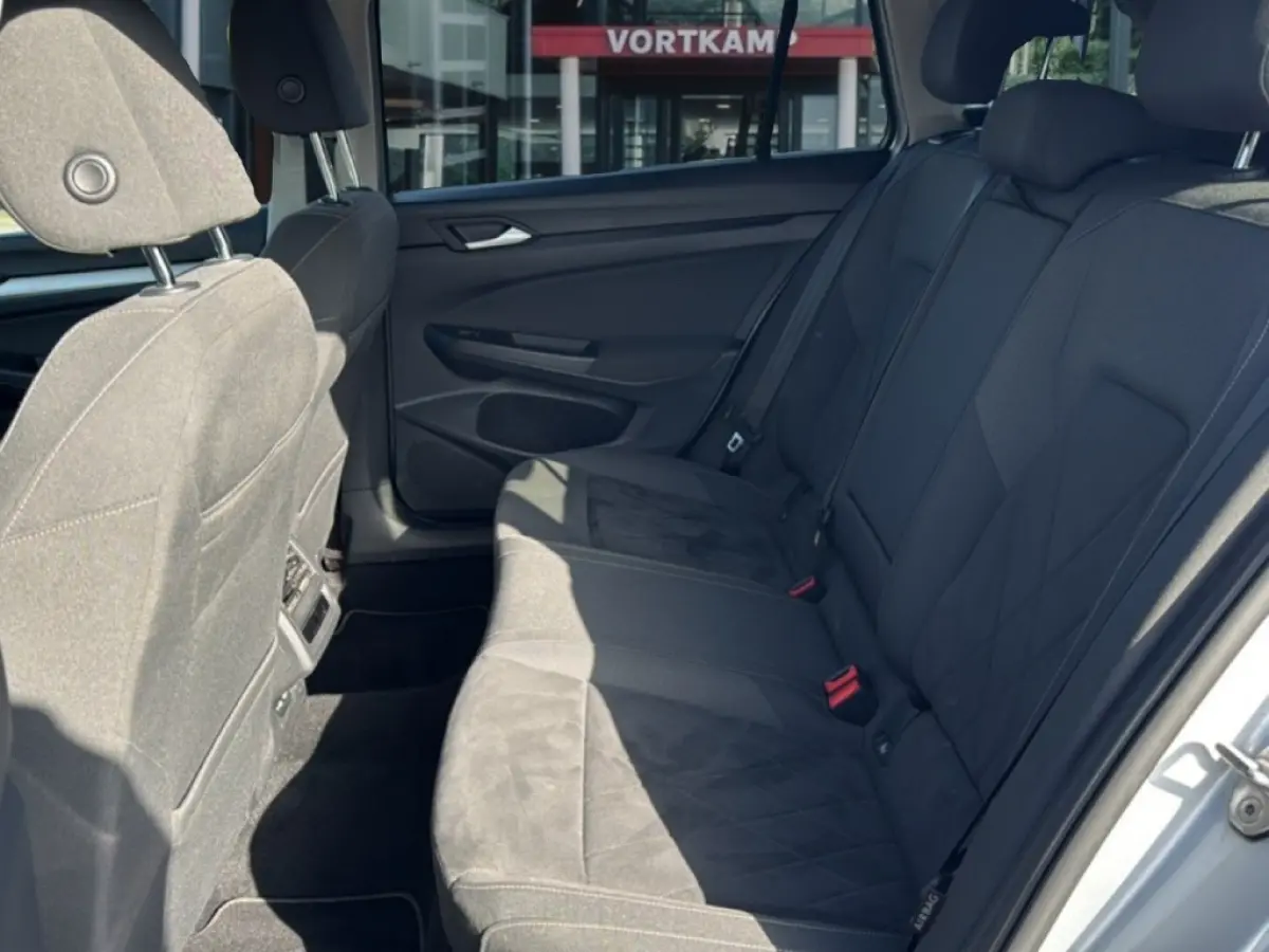 2.0 TDI LIFE BUSINESS TREKHAAK/PDC/ACC/STOEL+STUURVERW/NAVI/CARPLAY
