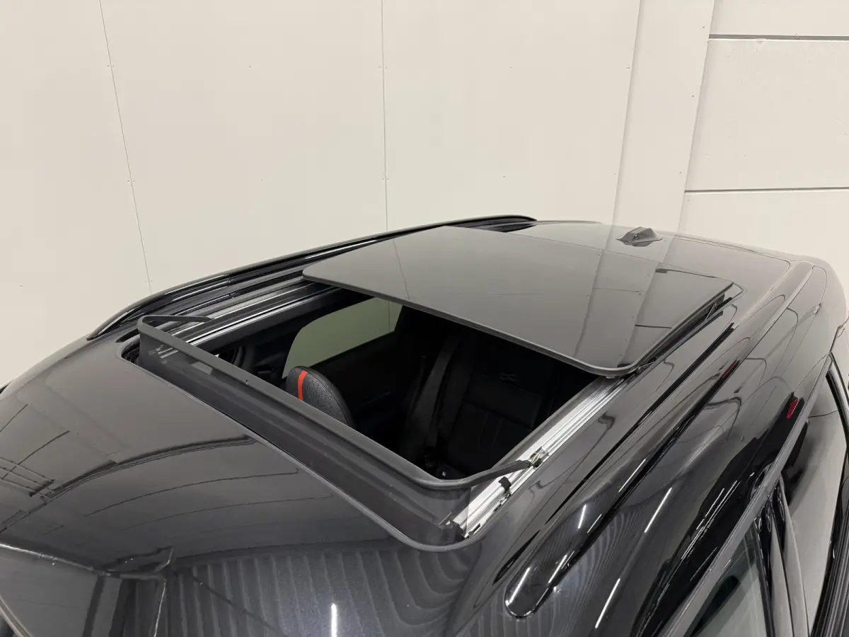 1.5 C John Cooper Works XL NWPRIJS 68k/PANO/H&K/HEAD-UP/OLED-SCHERM/20"/JCW-LEER SPORTST./JCM-REMMEN/ADAPTIVE-ONDERSTEL/LED/360CAMERA/ACC/KEYLESS/DRIVING ASS.PLUS/BLACK-PACK
