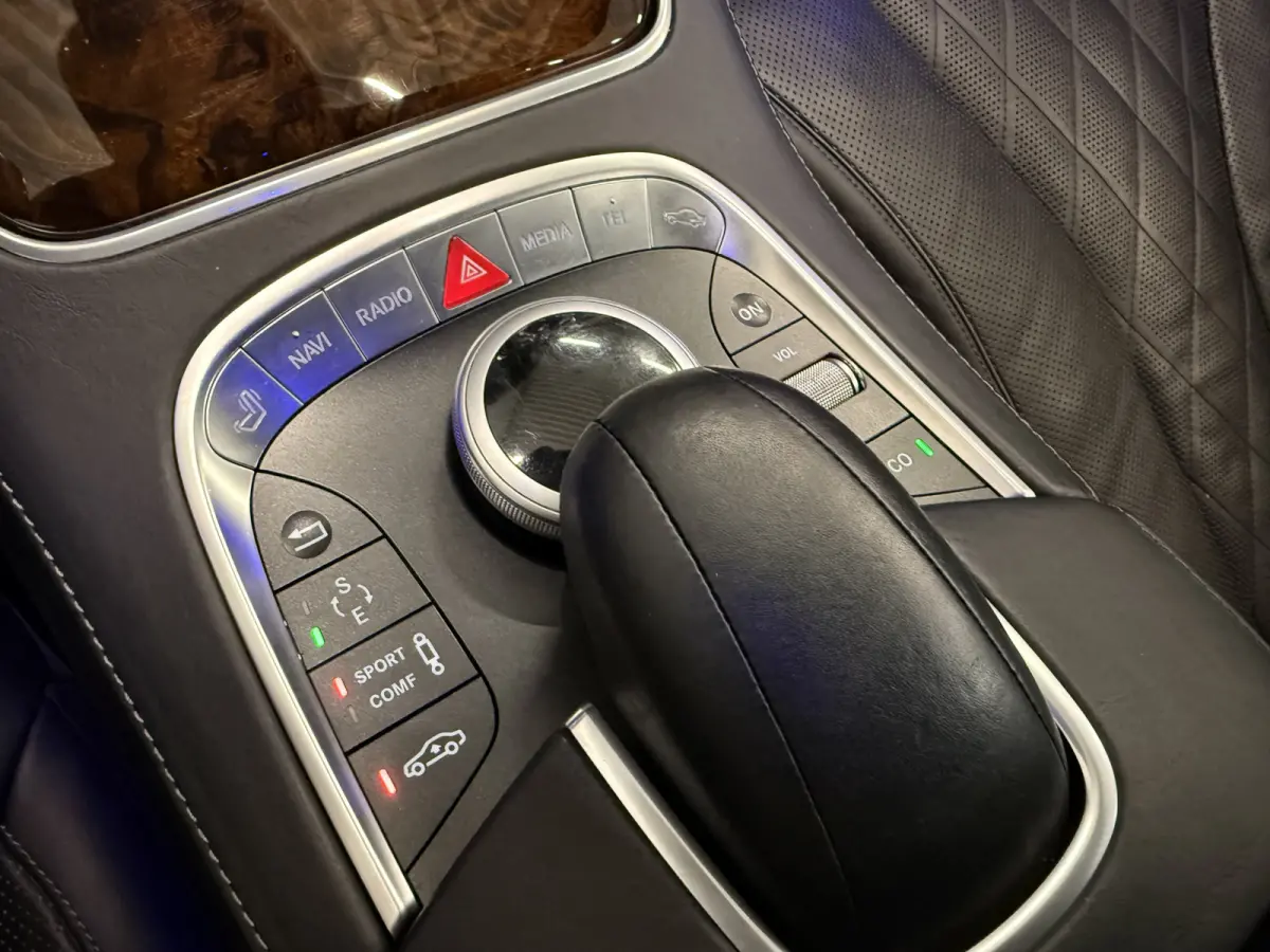 500 Prestige Plus PANO/BURMESTER/NACHTZICHT/MASSAGE+VENTILATIE/NAPPA-LEER DESIGNO/AMBIENT-SFEER/CAMERA/LED-INTELLIGENT/SOFT-CLOSE/19"BREEDSET/EXCLUSIVE-PAKKET/VOLLEDIG MERCEDES DEALER HISTOR