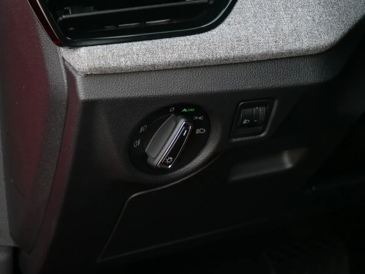 1.0 TSI Business Edition 116 Pk Automaat Camera / DAB / Apple Carplay / PDC / Keyless