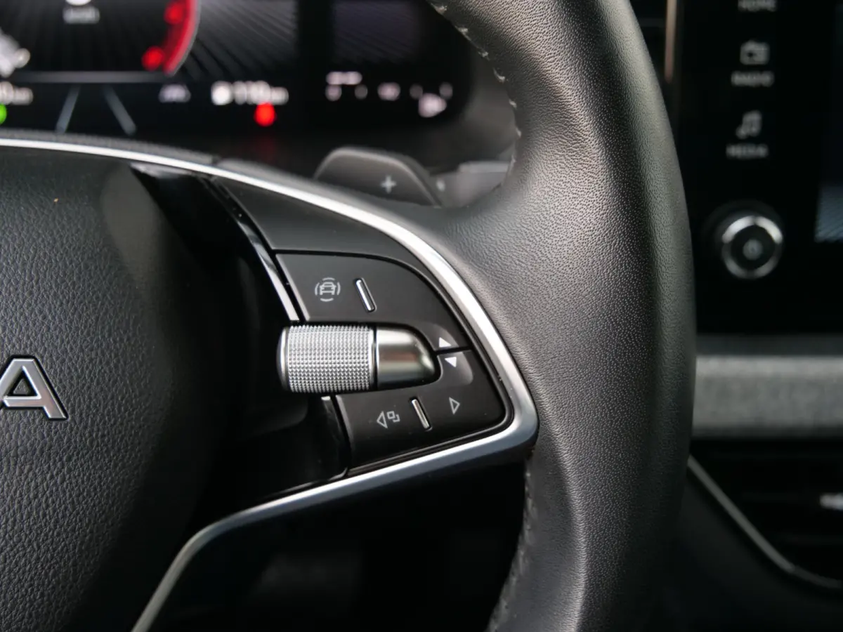 1.0 TSI Business Edition 116 Pk Automaat Camera / DAB / Apple Carplay / PDC / Keyless