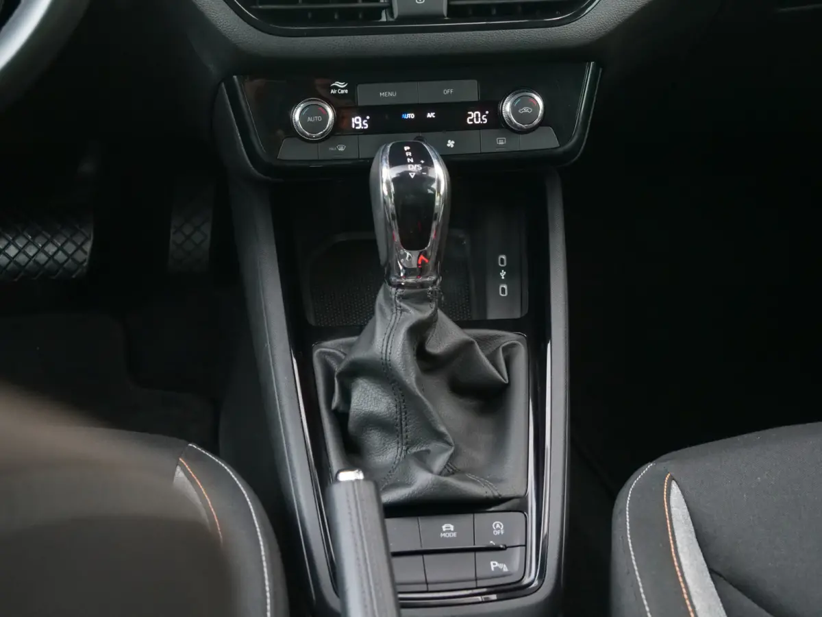 1.0 TSI Business Edition 116 Pk Automaat Camera / DAB / Apple Carplay / PDC / Keyless