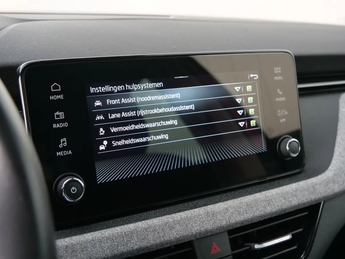 1.0 TSI Business Edition 116 Pk Automaat Camera / DAB / Apple Carplay / PDC / Keyless