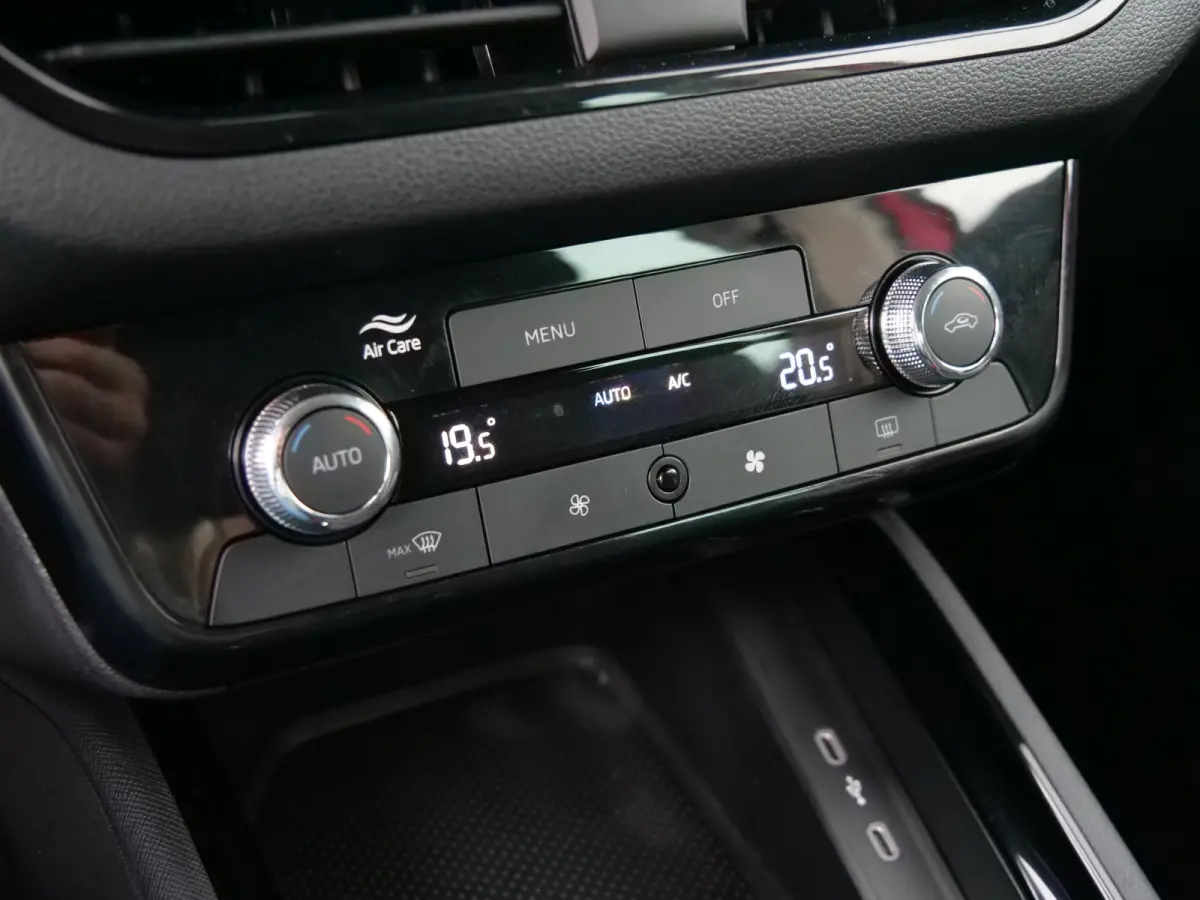 1.0 TSI Business Edition 116 Pk Automaat Camera / DAB / Apple Carplay / PDC / Keyless