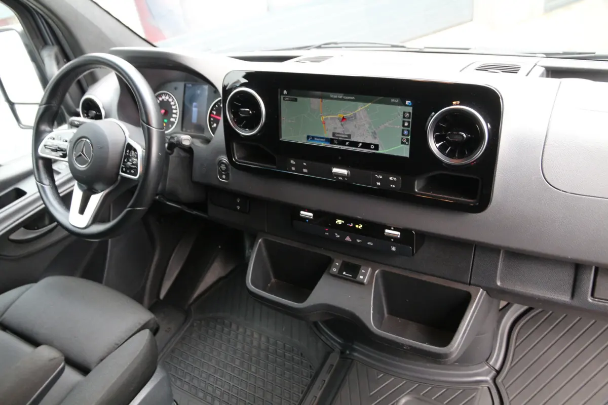 317 CDI | Aut. | L2H2 | Omvormer | Inrichting | Luifel | 3.5t trekgewicht..