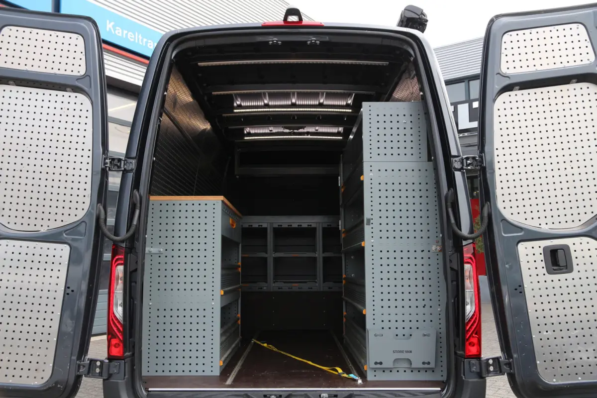 317 CDI | Aut. | L2H2 | Omvormer | Inrichting | Luifel | 3.5t trekgewicht..