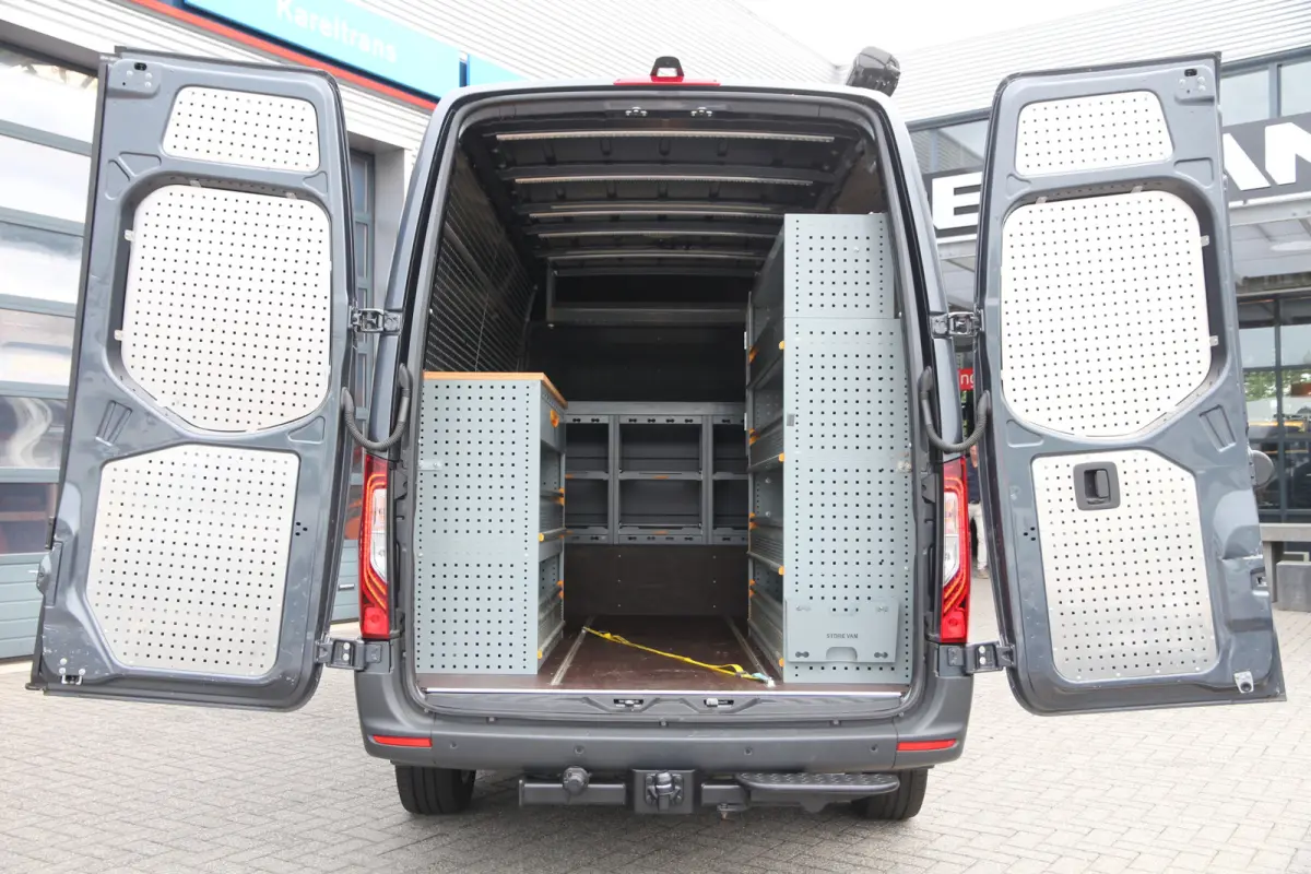317 CDI | Aut. | L2H2 | Omvormer | Inrichting | Luifel | 3.5t trekgewicht..