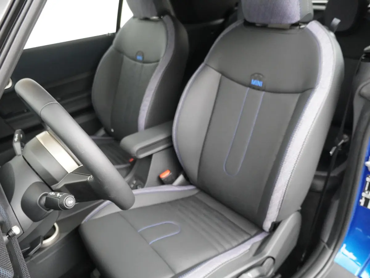 C | Classic Trim | Pakket L | Harman Kardon | 360-graden camera