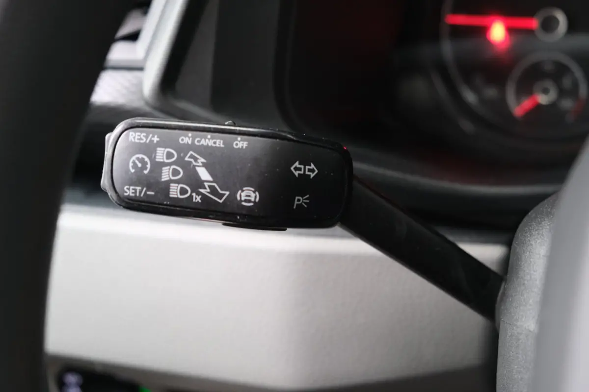 2.0 TDI L2H1 28 - N.A.P. Airco, Cruise, Carplay, PDC, Trekhaak.
