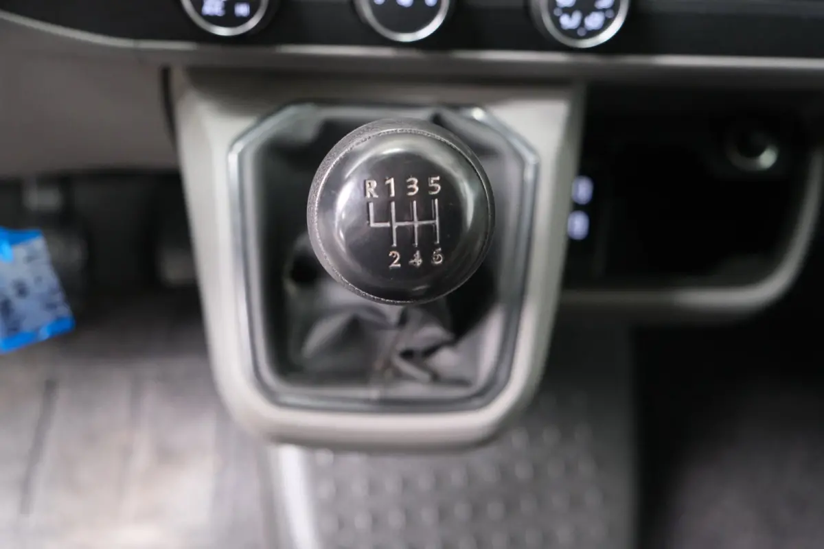 2.0 TDI L2H1 28 - N.A.P. Airco, Cruise, Carplay, PDC, Trekhaak.