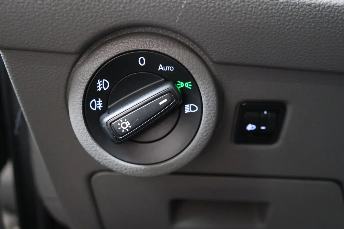 2.0 TDI L2H1 28 - N.A.P. Airco, Cruise, Carplay, PDC, Trekhaak.