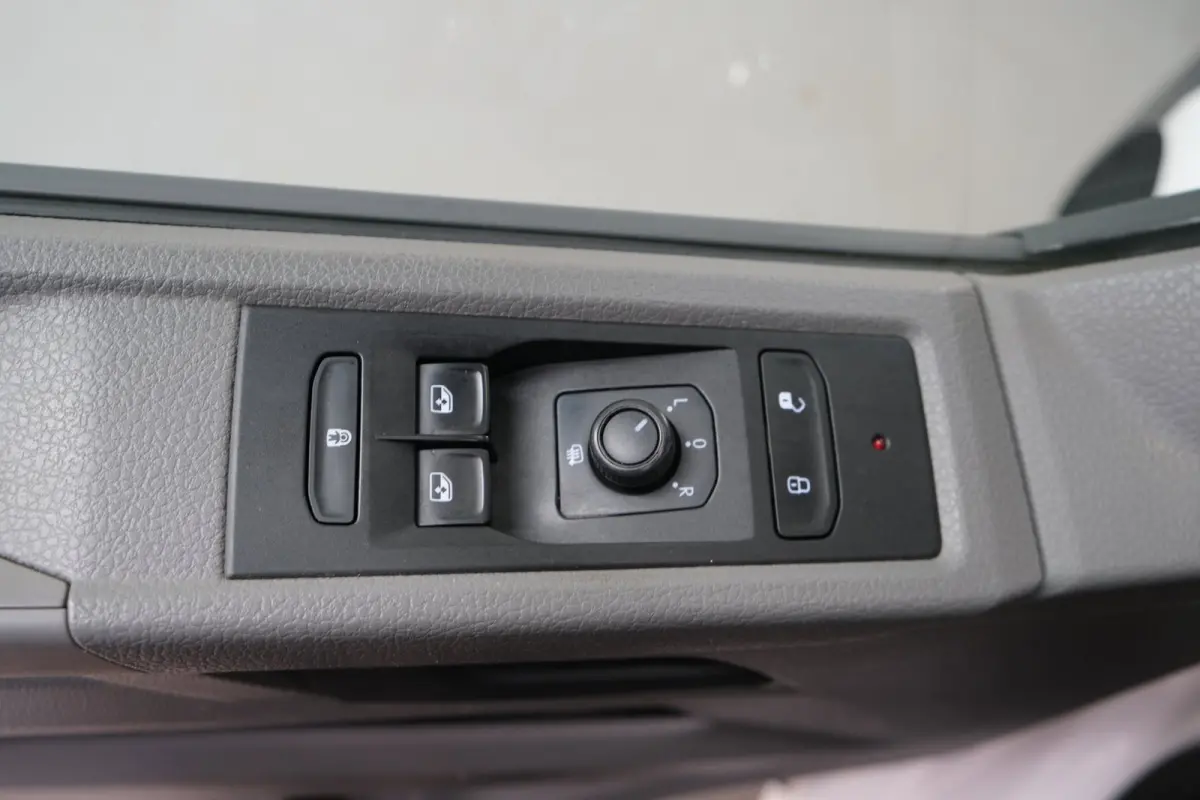 2.0 TDI L2H1 28 - N.A.P. Airco, Cruise, Carplay, PDC, Trekhaak.