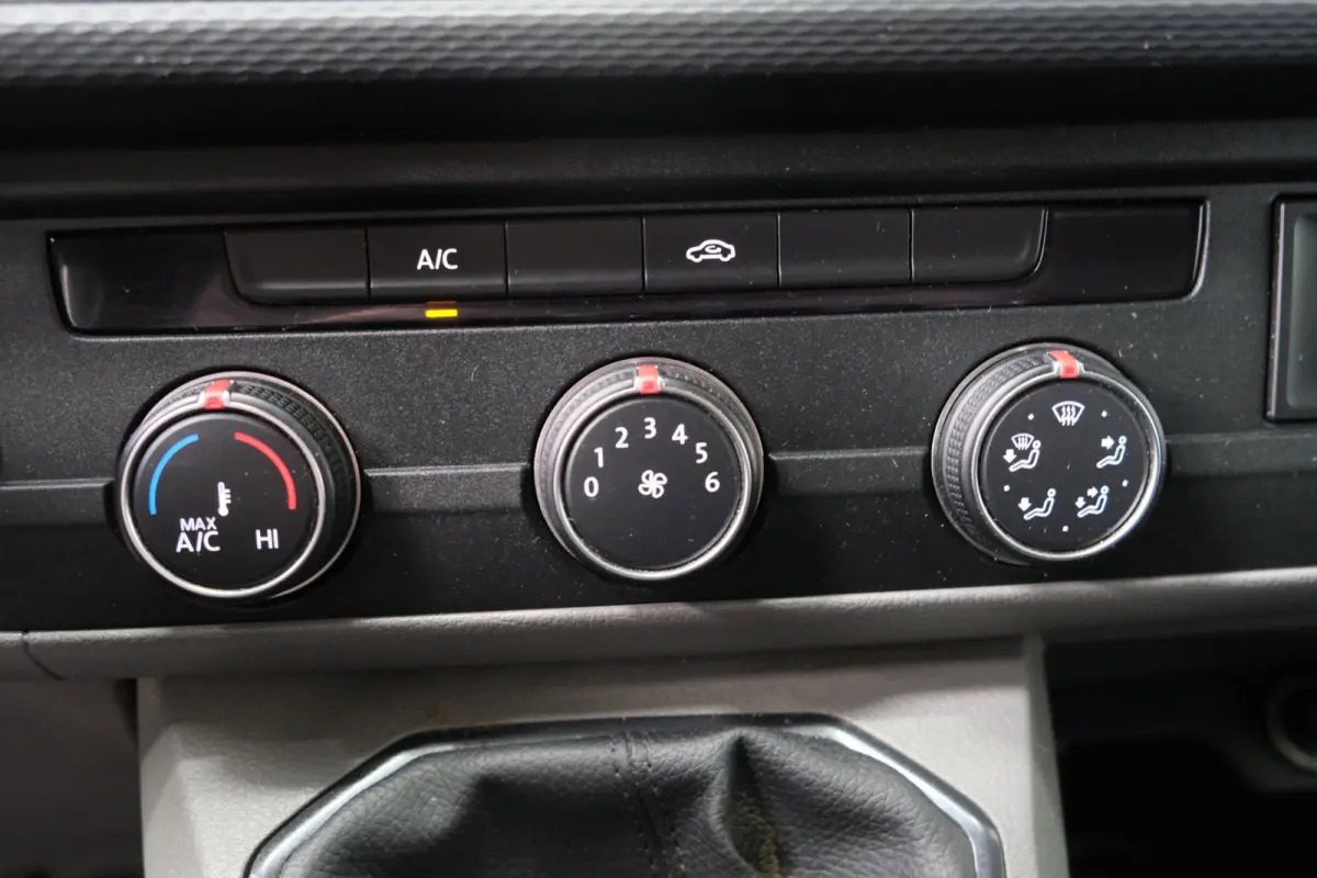 2.0 TDI L2H1 28 - N.A.P. Airco, Cruise, Carplay, PDC, Trekhaak.