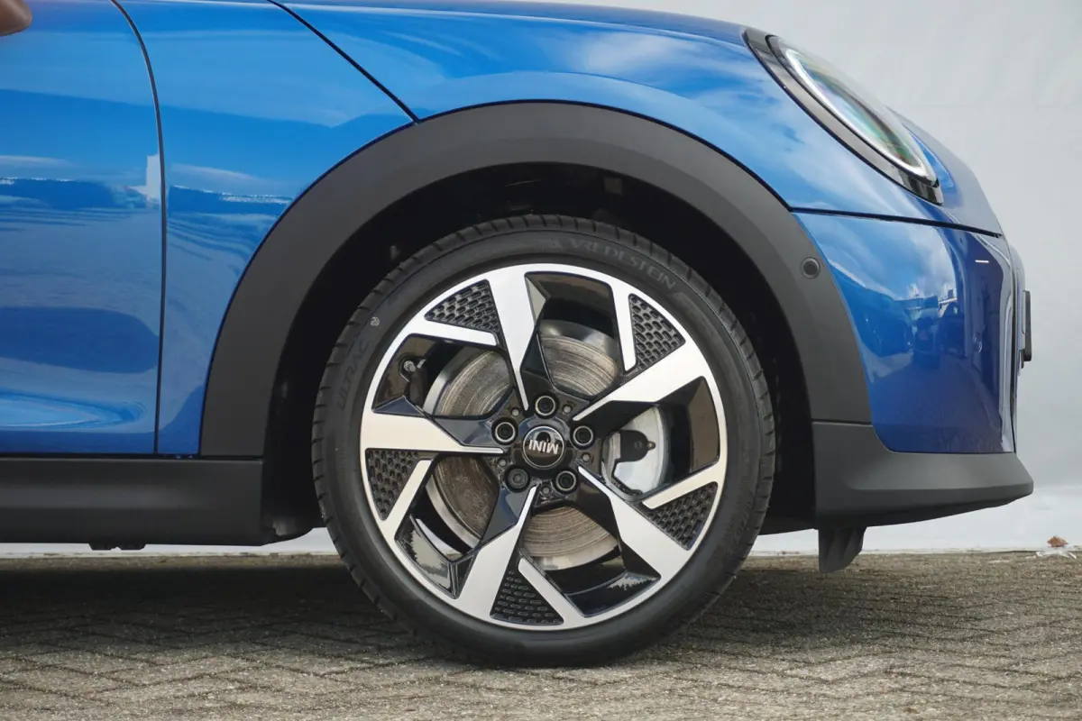 C | Classic Trim | Pakket L | Harman Kardon | Driving Assistant Plus | Parking Assistant Plus | Stoel & Stuurverwarming
