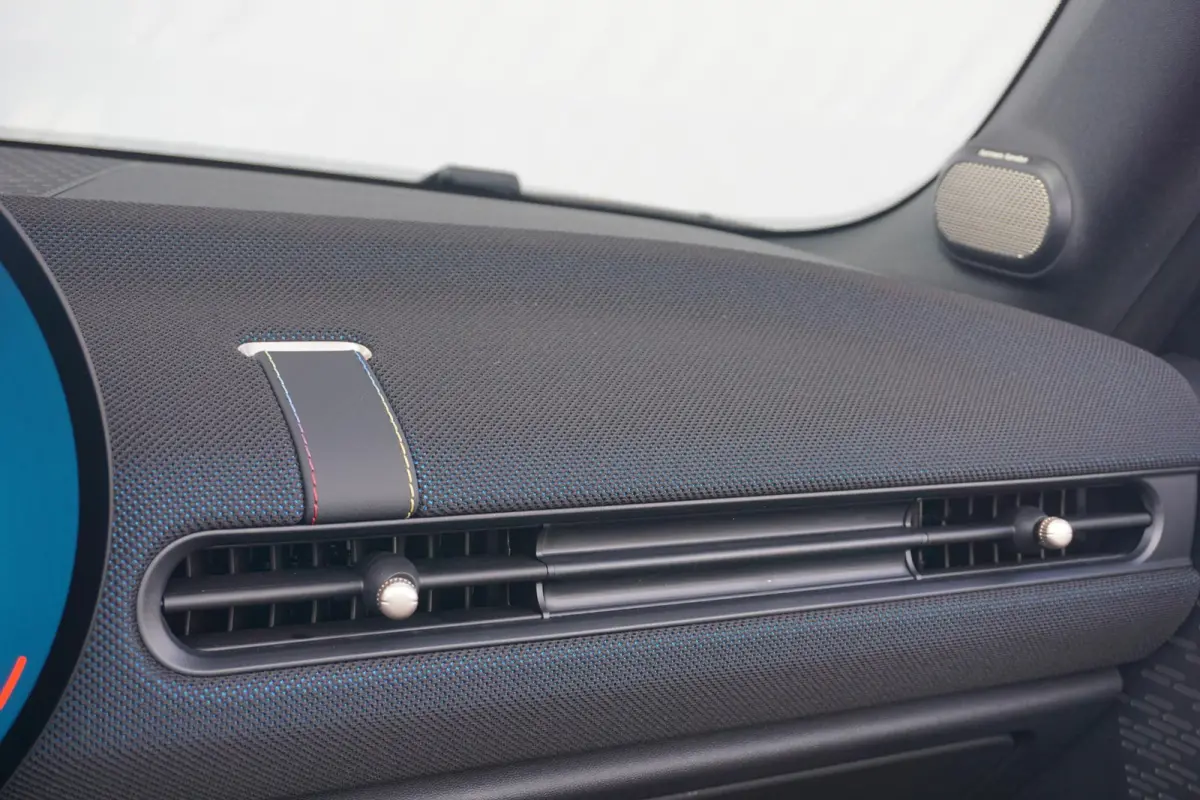 C | Classic Trim | Pakket L | Harman Kardon | Driving Assistant Plus | Parking Assistant Plus | Stoel & Stuurverwarming