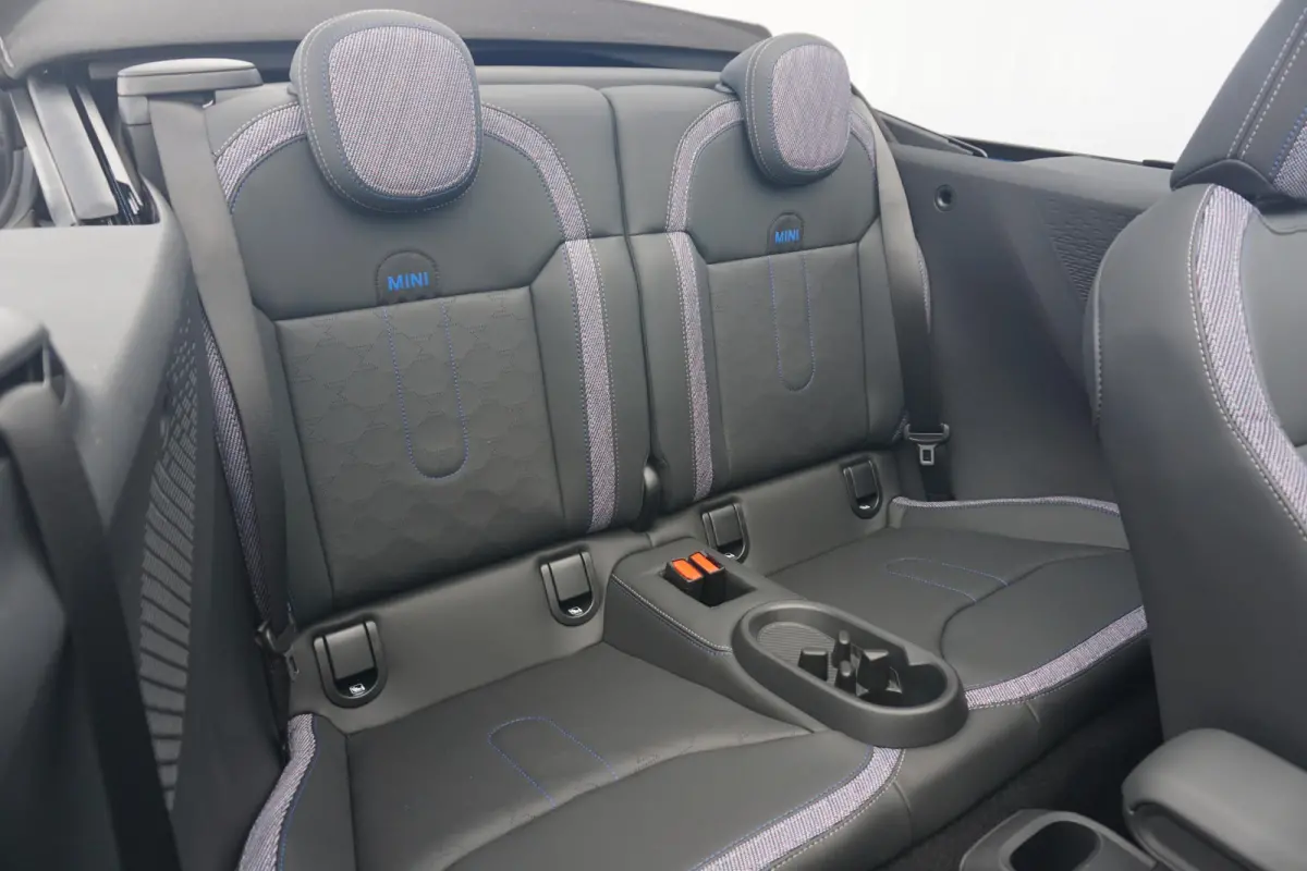 C | Classic Trim | Pakket L | Harman Kardon | Driving Assistant Plus | Parking Assistant Plus | Stoel & Stuurverwarming