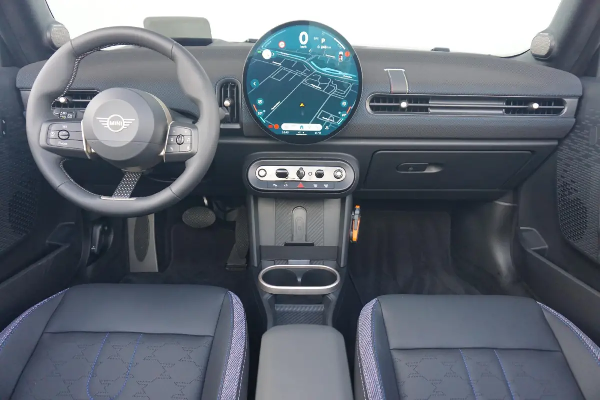 C | Classic Trim | Pakket L | Harman Kardon | Driving Assistant Plus | Parking Assistant Plus | Stoel & Stuurverwarming