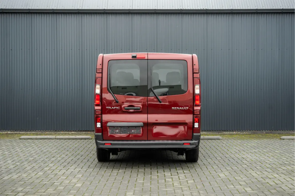 **Blue dCi 150PK | L2H1 | 9-Zits | LED | Camera | Navi | Zijschuifdeur R+L | Cruise | Airco | PDC**