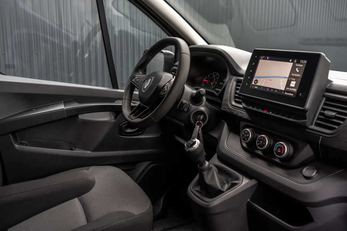 **Blue dCi 150PK | L2H1 | 9-Zits | LED | Camera | Navi | Zijschuifdeur R+L | Cruise | Airco | PDC**