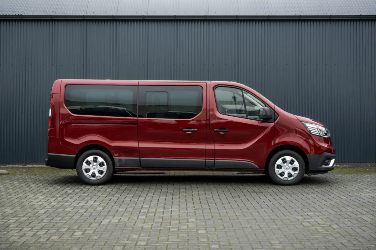 **Blue dCi 150PK | L2H1 | 9-Zits | LED | Camera | Navi | Zijschuifdeur R+L | Cruise | Airco | PDC**