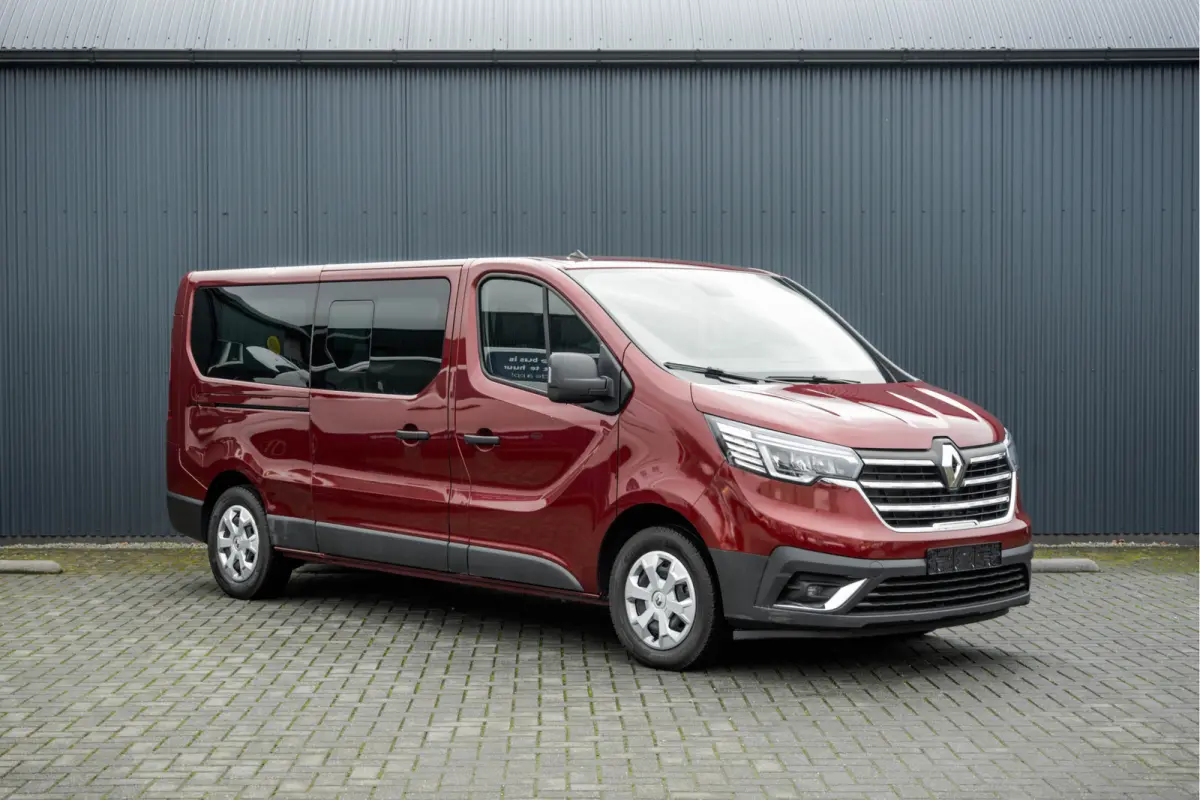 **Blue dCi 150PK | L2H1 | 9-Zits | LED | Camera | Navi | Zijschuifdeur R+L | Cruise | Airco | PDC**