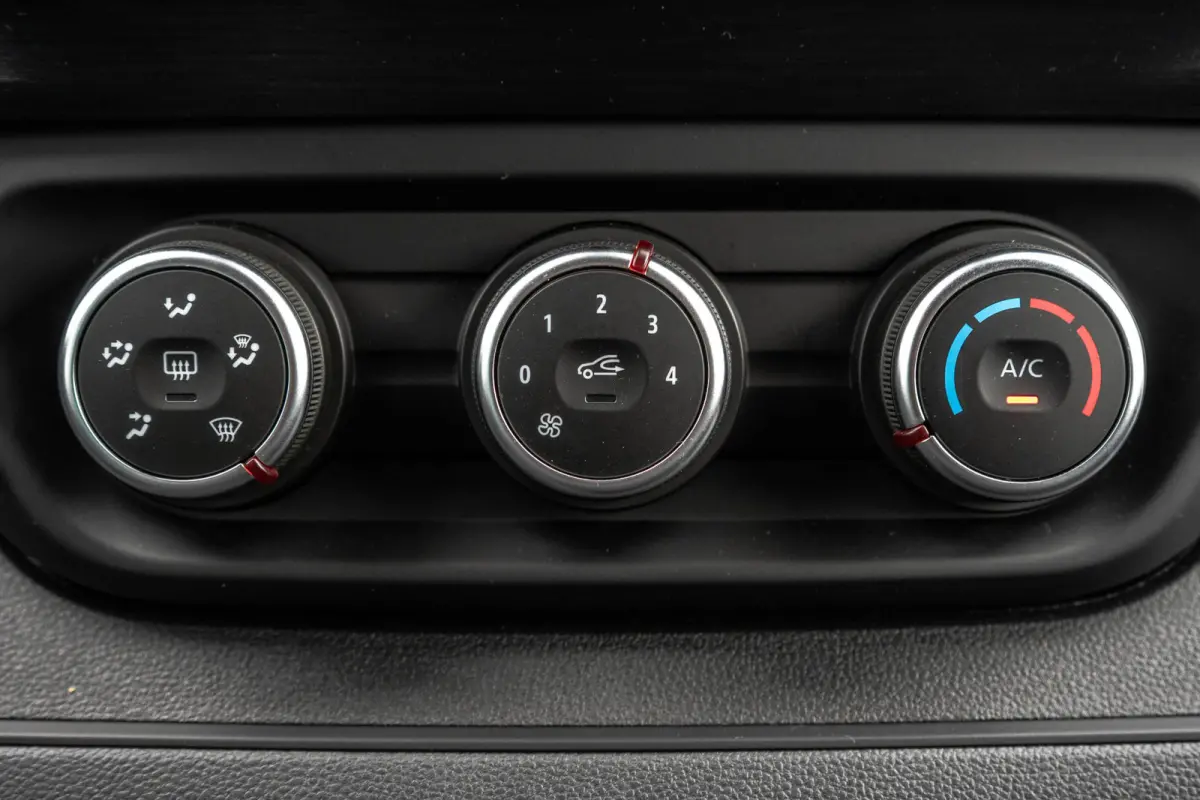 **Blue dCi 150PK | L2H1 | 9-Zits | Incl. BTW/BPM | LED LED | Camera | Navi | Zijschuifdeur R+L | Cruise | Airco | PDC**